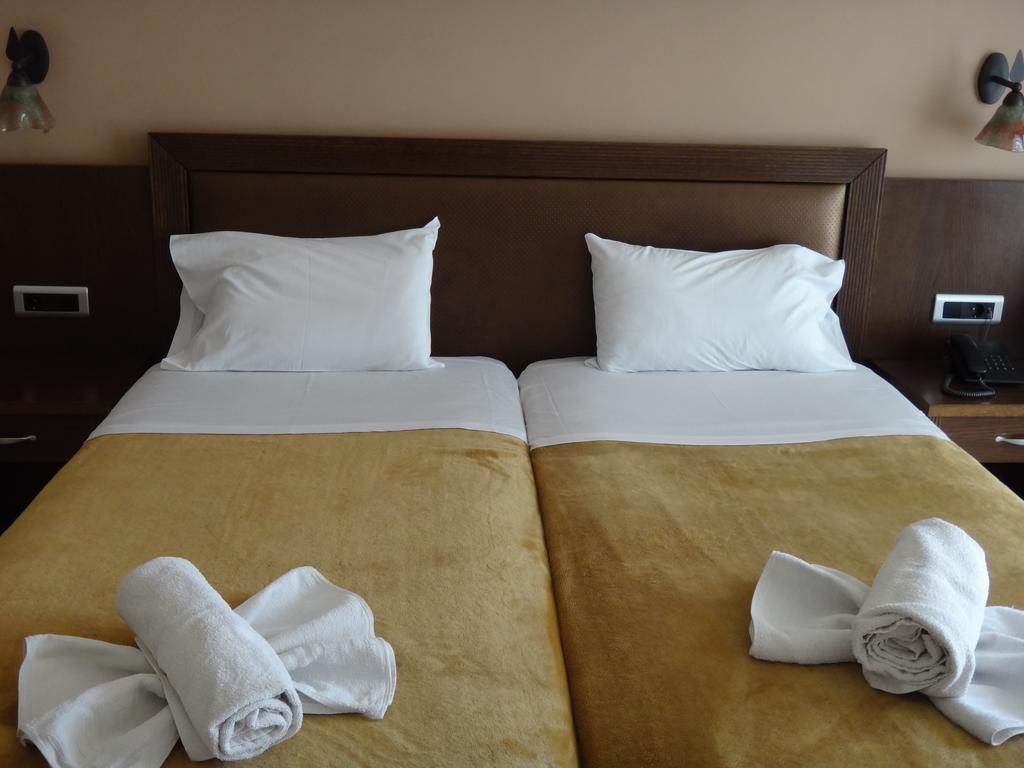 9 Queens Spa Hotel Loutra Edipsou  ภายนอก รูปภาพ