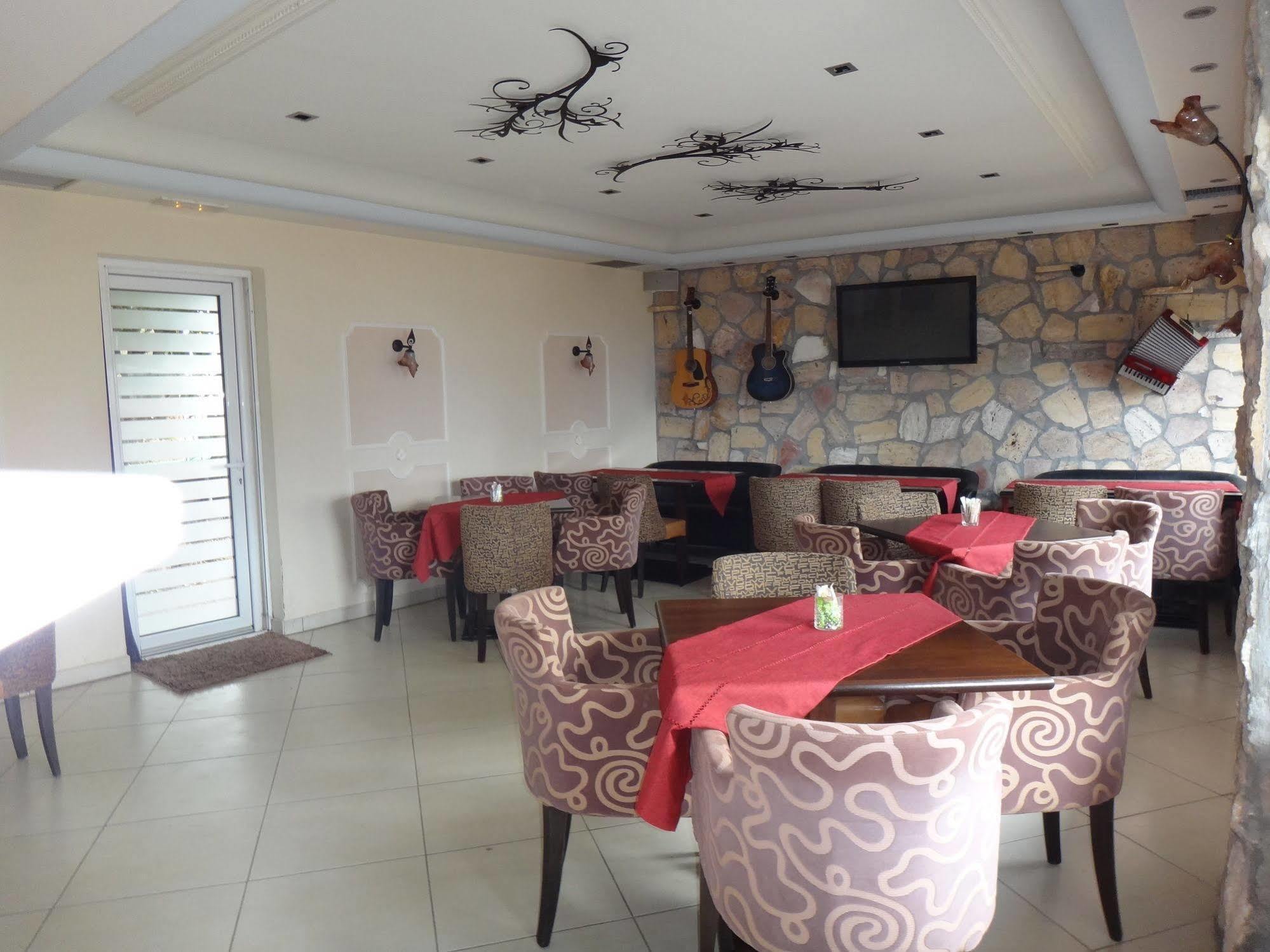 9 Queens Spa Hotel Loutra Edipsou  ภายนอก รูปภาพ