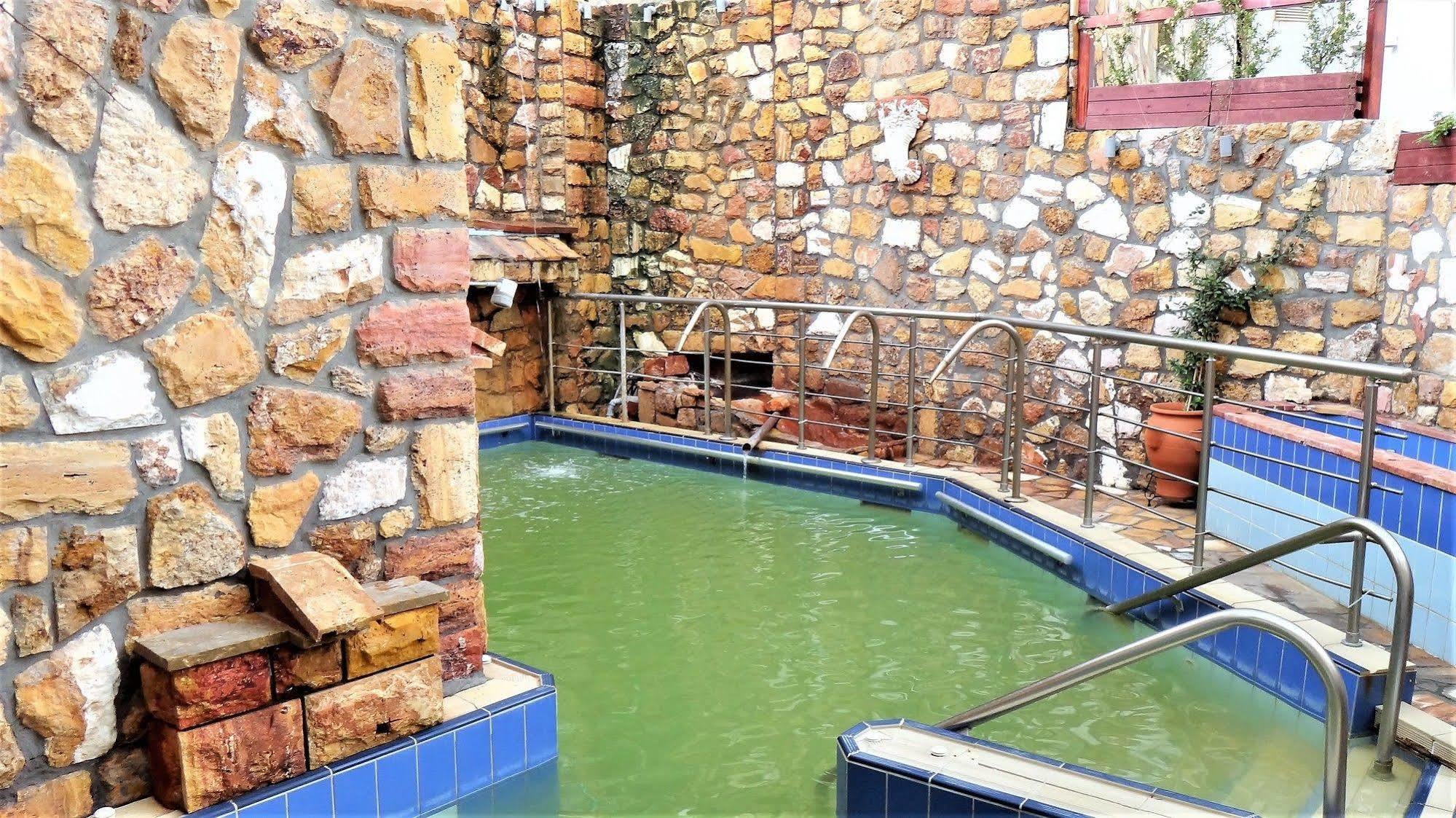 9 Queens Spa Hotel Loutra Edipsou  ภายนอก รูปภาพ