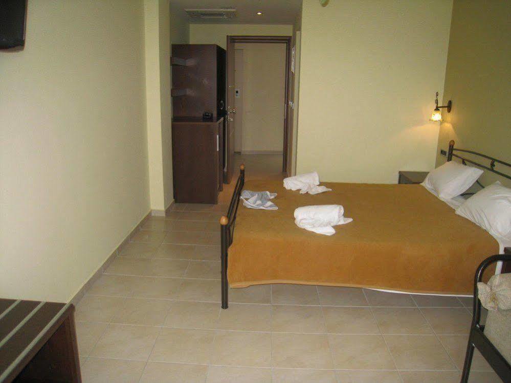 9 Queens Spa Hotel Loutra Edipsou  ภายนอก รูปภาพ